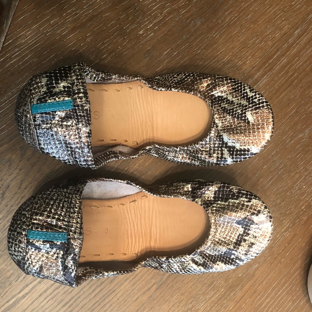 Size 9 Snakeskin Tieks